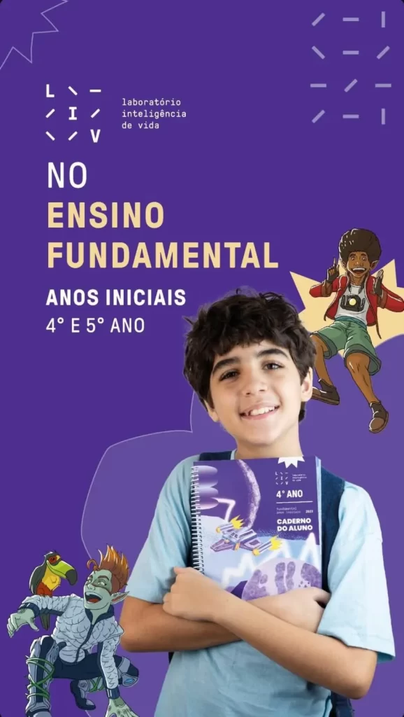 LIV no Ensino Fundamental, 4º e 5º ano: menino sorri segurando o caderno do aluno.